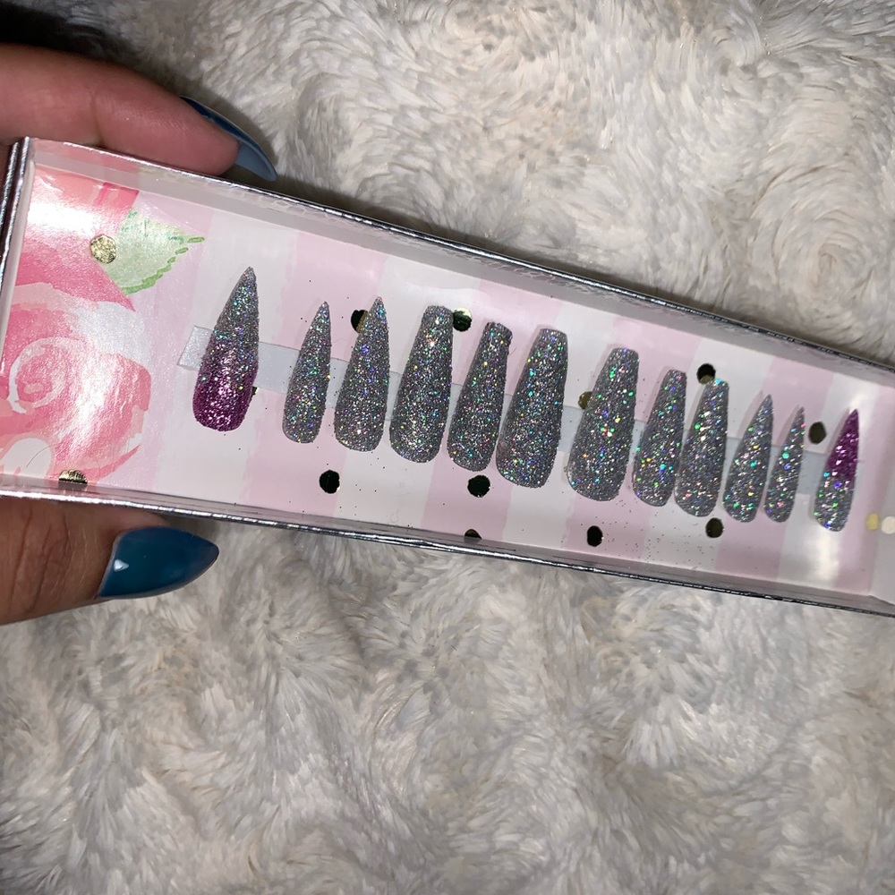 Custom press on nails